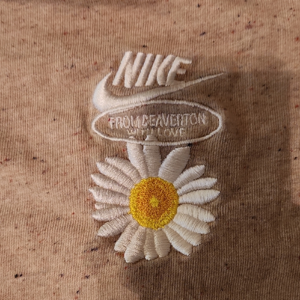 Nike Tan Tee with Daisy Flowe Graphic - Picture 4 of 7